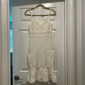 Elegant White Sleeveless Dress